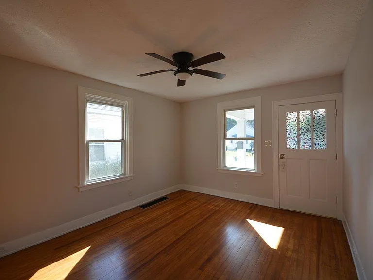 5804 Hawthorne Ave — Photo 3