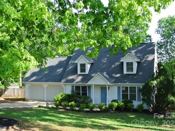 177 Line Dr, Forest City, NC 28043