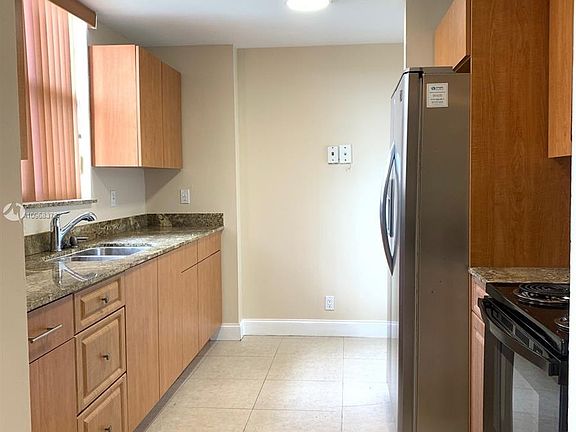 2nd image of 2935 NE 163rd St APT 4D