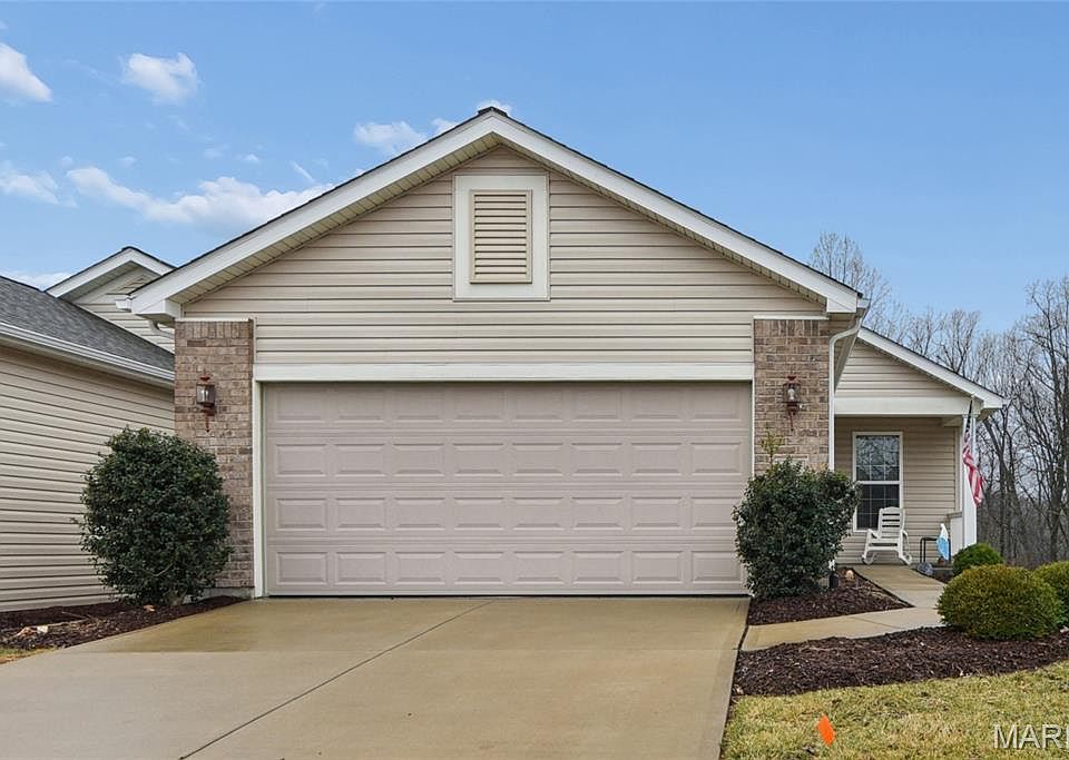 1st image of 849 Elaine Dr