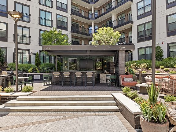 Poolside Grilling and Outdoor Kitchen