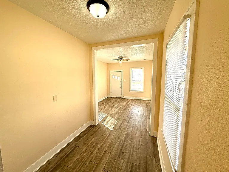 409 Canton St — Photo 9