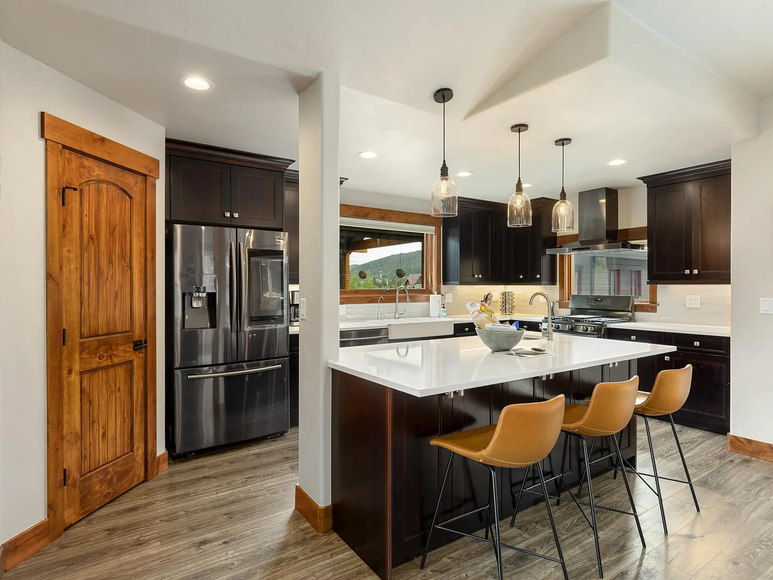 3 bed, 2.5 bath, 2000 sqft, $10,000 — Photo 4