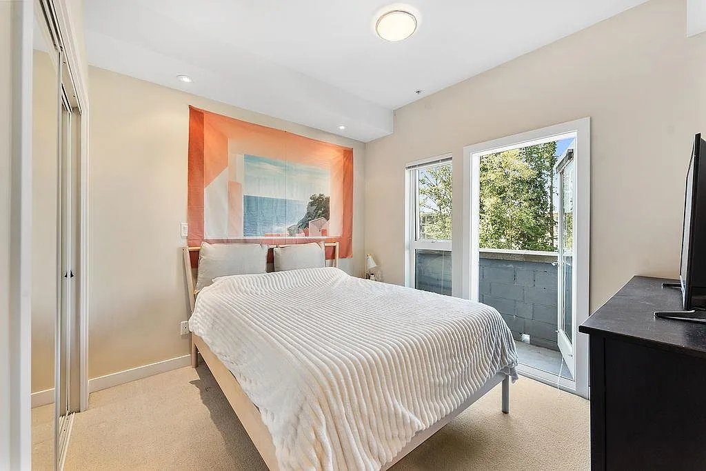 2 bed, 945 sqft, $2,880 — Photo 3