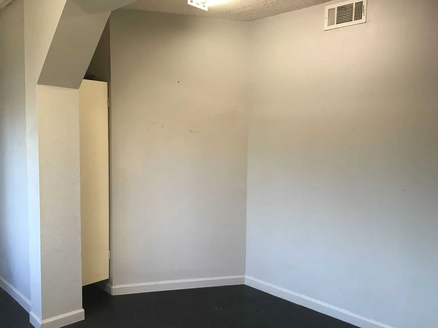 3 bed, 2.0 bath, 900 sqft, $900 — Photo 1