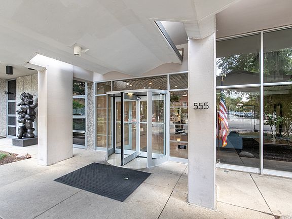 4th image of 555 W Cornelia Ave APT 1506