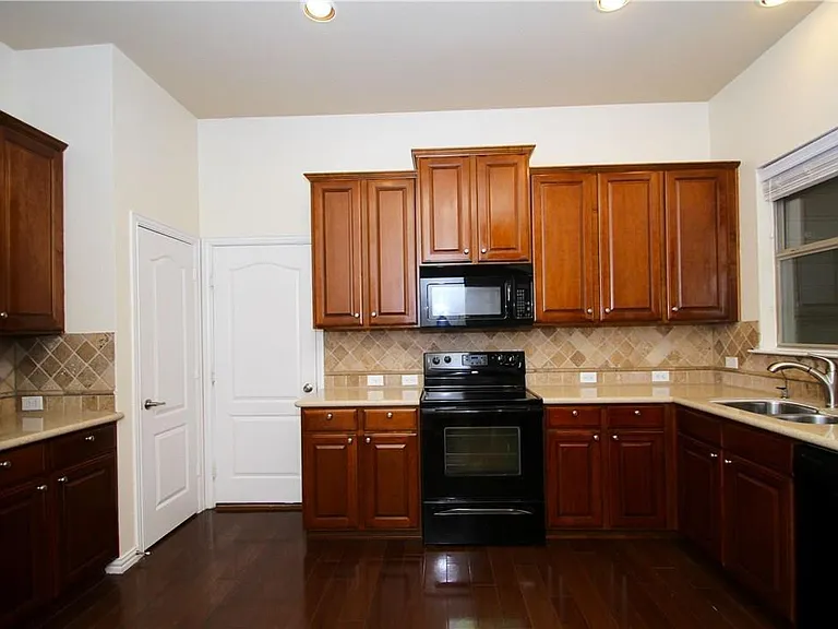 4233 Swan Forest Dr #E — Photo 17