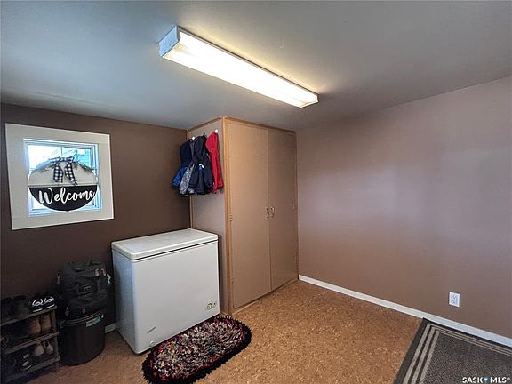 4th image of 414 2nd Ave E