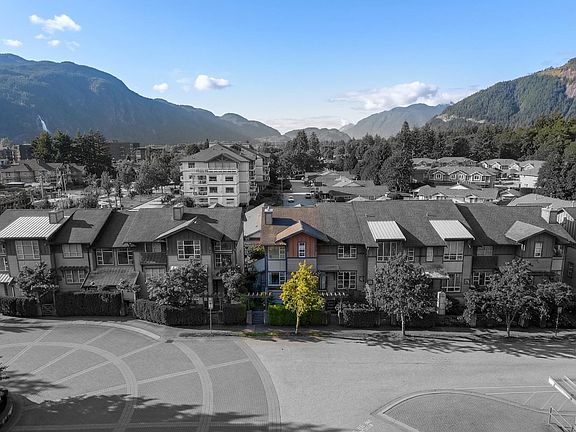 2nd image of 1212 Village Green Way