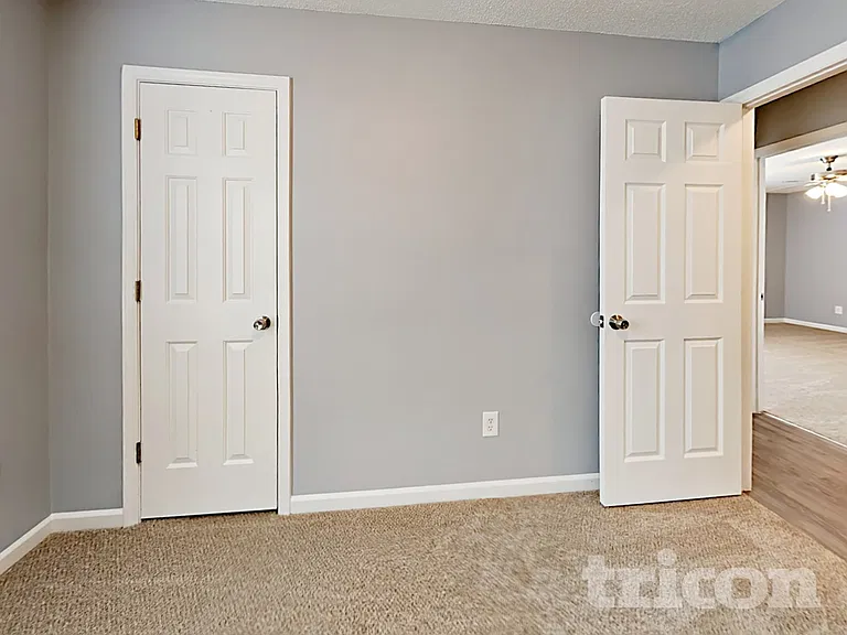 120 Oakbrook Village Rd — Photo 12