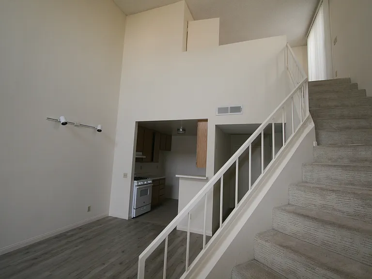 3637 Clarington Ave #213 — Photo 37