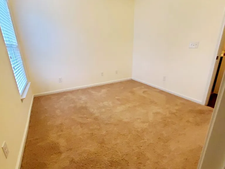 504 Cedar Lakes Dr — Photo 16