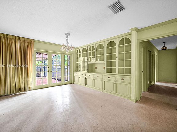 5th image of 600 Petunia Dr