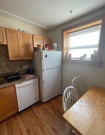 3rd image of 106 Old Harbor St #0