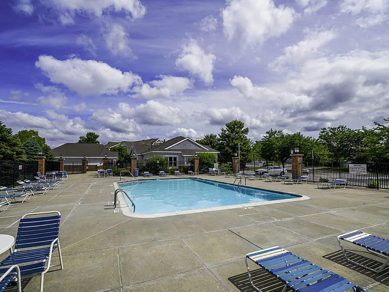 Brentwood Park Apartments — Photo 44