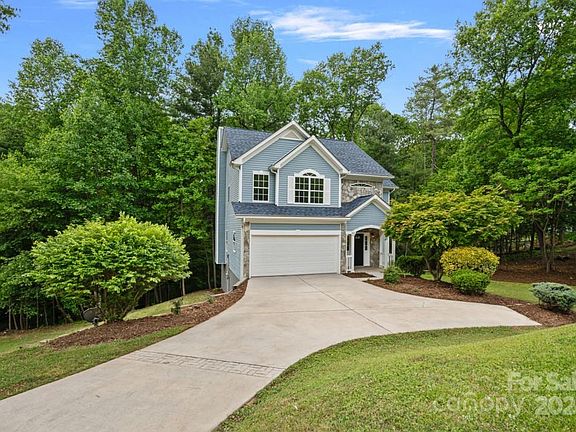2nd image of 800 17th Avenue Dr SE