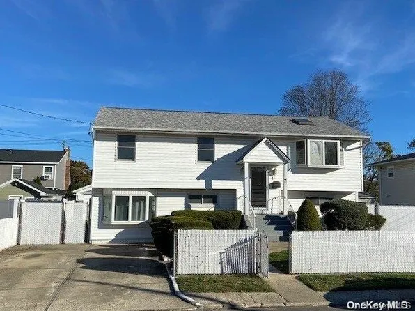 59 34th Street, Copiague, NY 11726