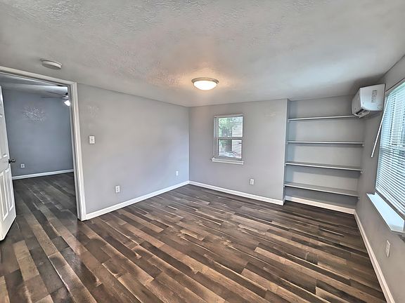 5th image of 4313 Harrisburg Blvd #11