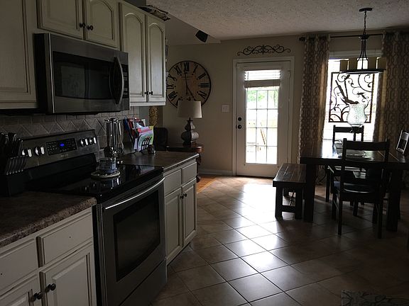 4th image of 631 Fern Hill St