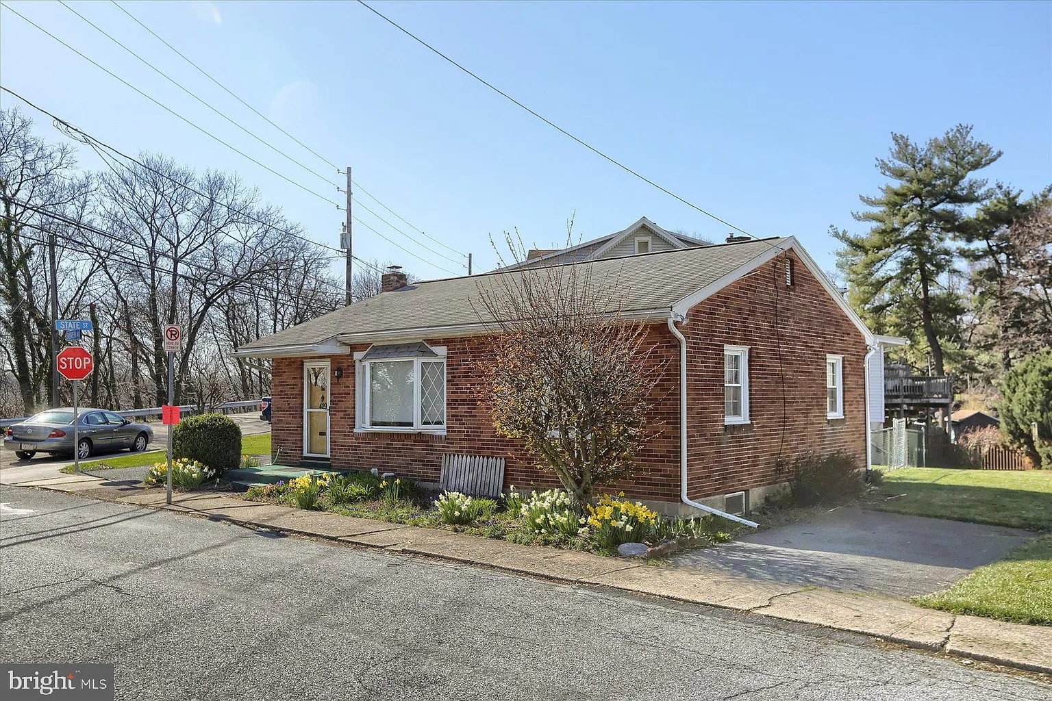 429 Fairview Ave photo 1