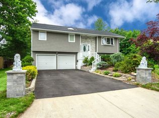 14 Circle Dr E, East Patchogue, NY 11772