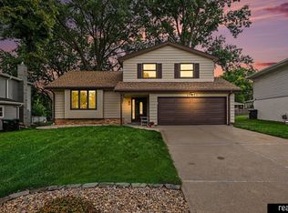 10621 N St, Omaha, NE 68127