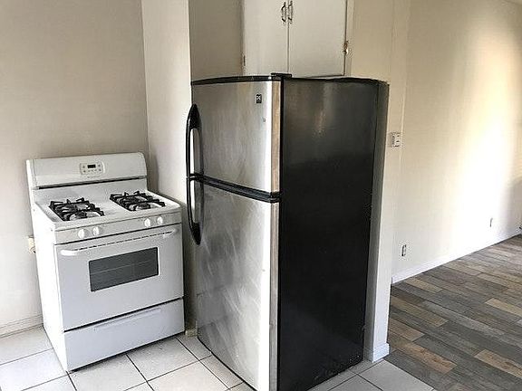 3rd image of 3914 W 108th St