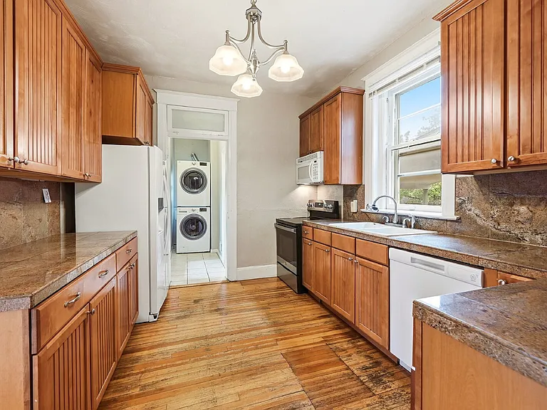 1525 Madison St — Photo 13