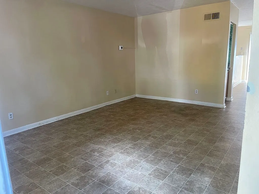 2 bed, 1.5 bath, 1120 sqft, $900 — Photo 2