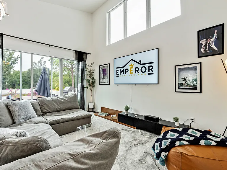 9100 San Martin Blvd NE — Photo 13