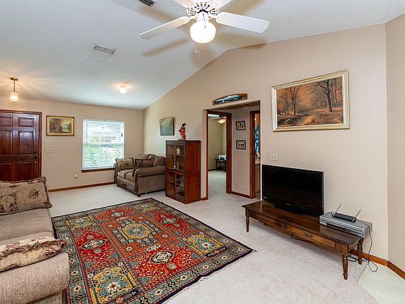 4th image of 8419 Three Creeks Blvd
