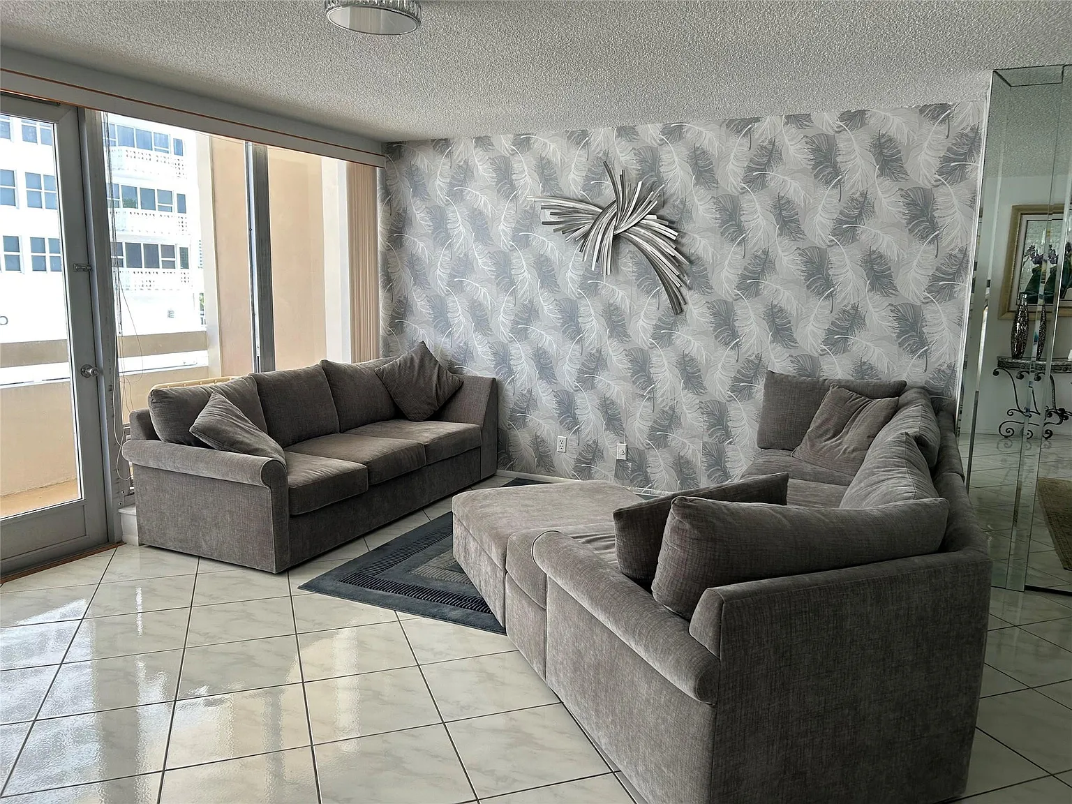 1 bed, 1.5 bath, 1319 sqft, $3,000 — Photo 2