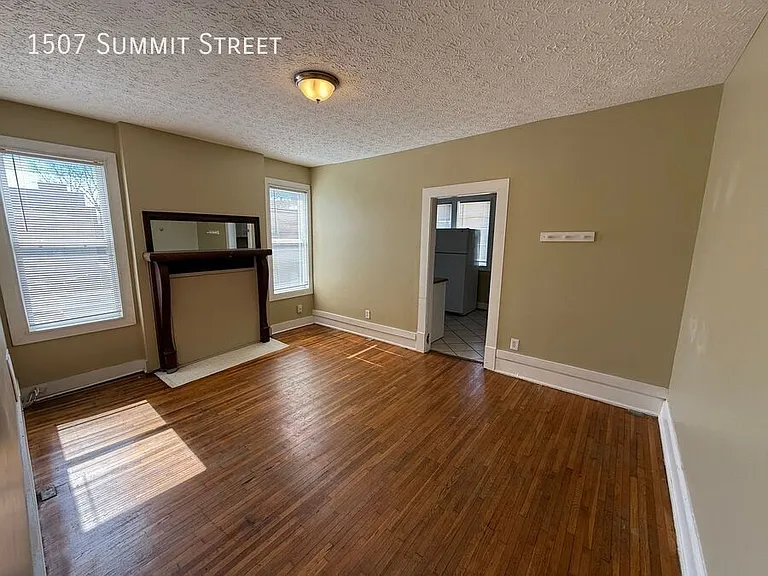 1507 Summit St — Photo 13