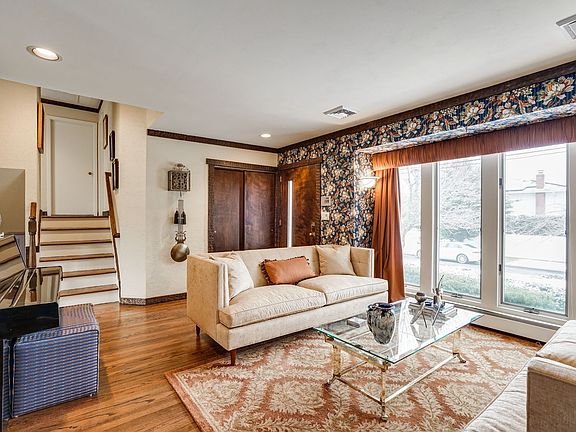 2nd image of 22 Oak Dr