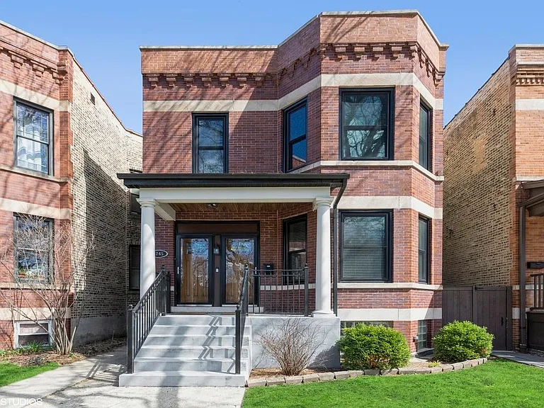 3745 N Oakley Ave #2 — Photo 6