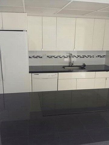 2nd image of 18081 Biscayne Blvd APT 402
