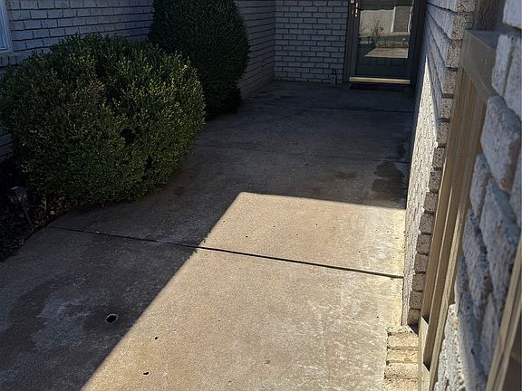 2nd image of 1545 Pecan Pl