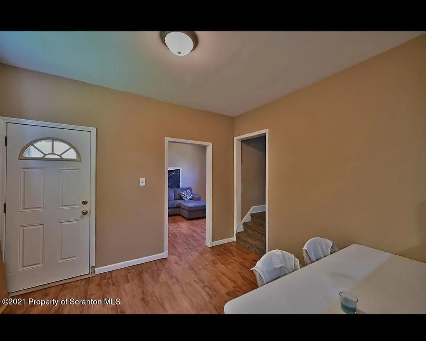 3 bed, 938 sqft, $1,300 — Photo 1