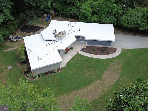 5th image of 11724 River Dr