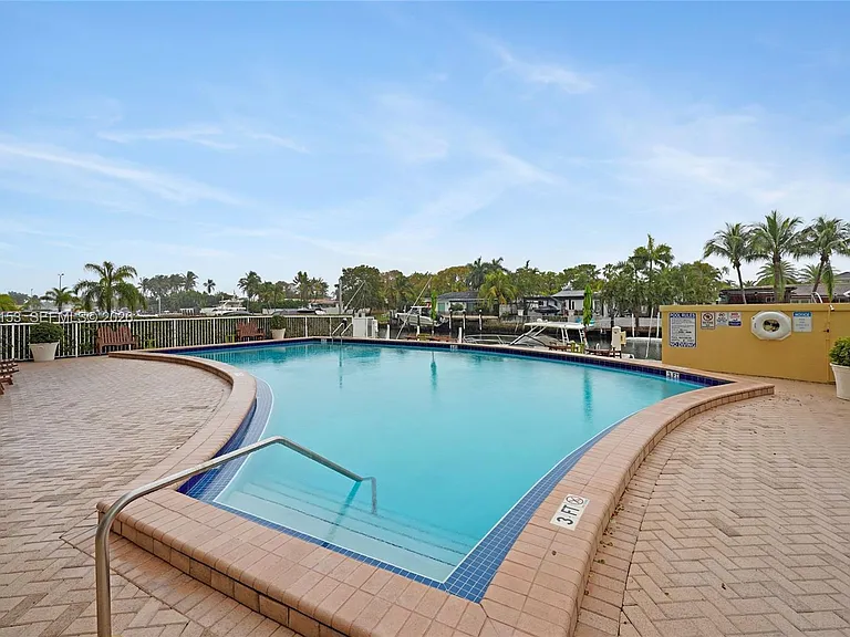 2000 NE 135th St #1010 — Photo 31
