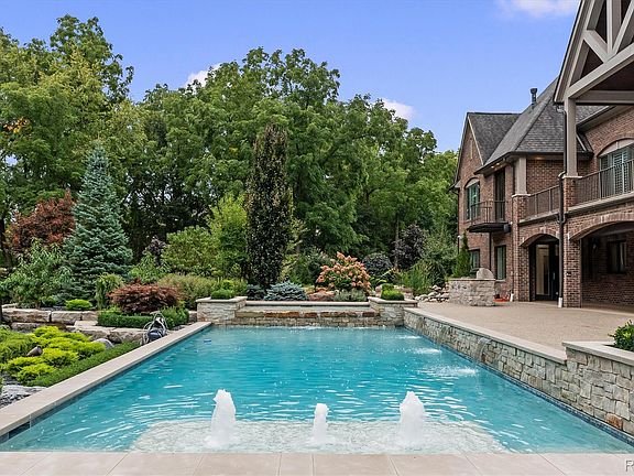 2nd image of 2475 Creekside Ct