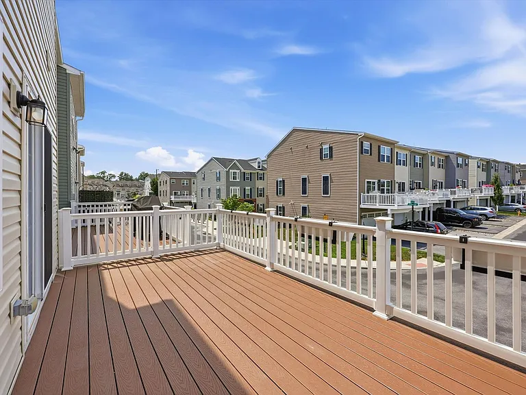 523 E Union St — Photo 24