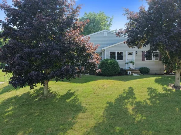 30-32 Brandywine Dr, Westerly, RI 02891