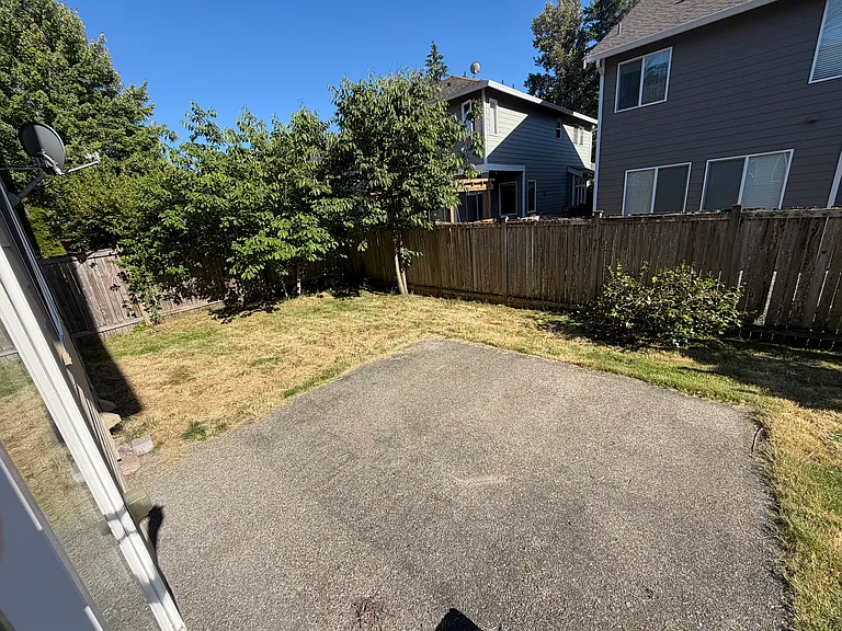 5919 SE 2nd St — Photo 4