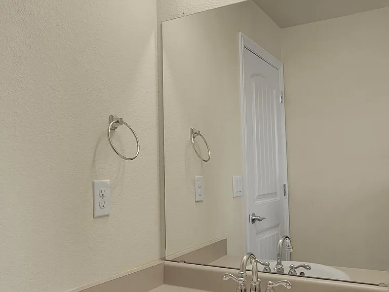 6782 Galpin Dr — Photo 25