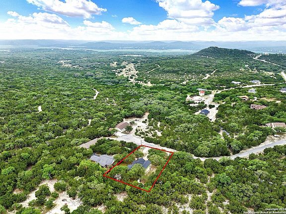 4th image of 221 Quail Creek Ln
