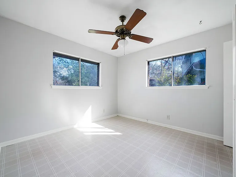130 Algarita Rd — Photo 15