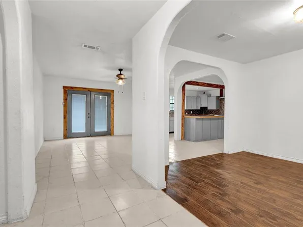 900 Hamilton Street, Anahuac, TX 77514