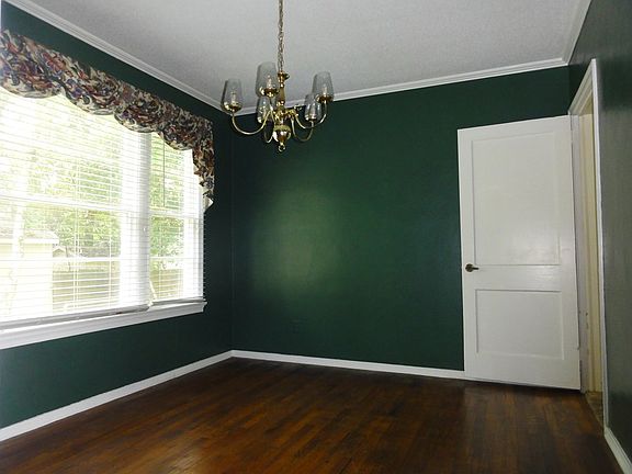 4th image of 801 W Alden Ave