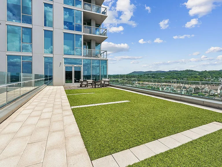 Vertis Rooftop Greenspace